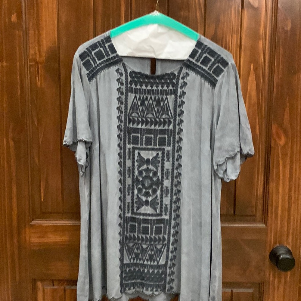 April sky embroidered shirt size 1X